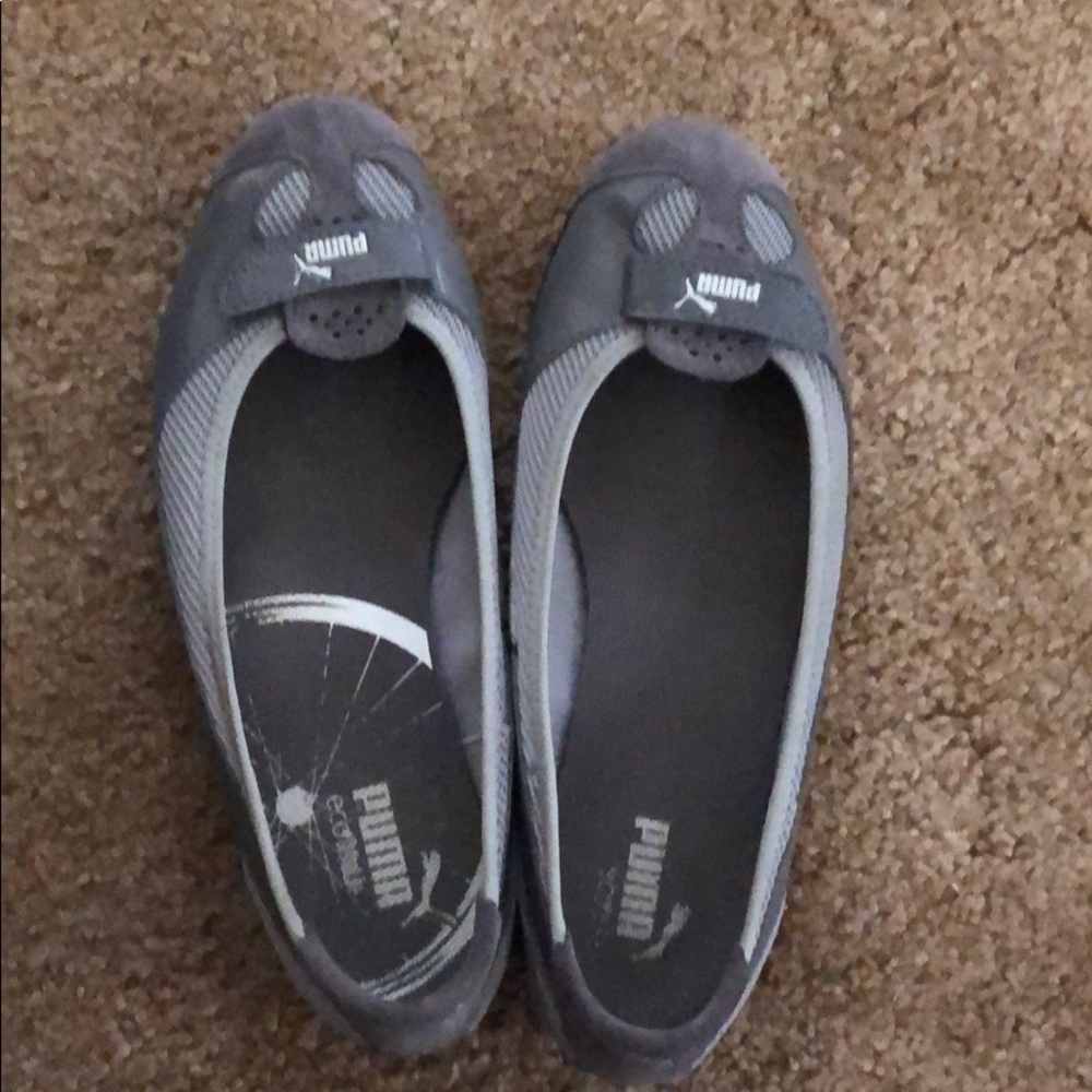 Grey PUMA flats